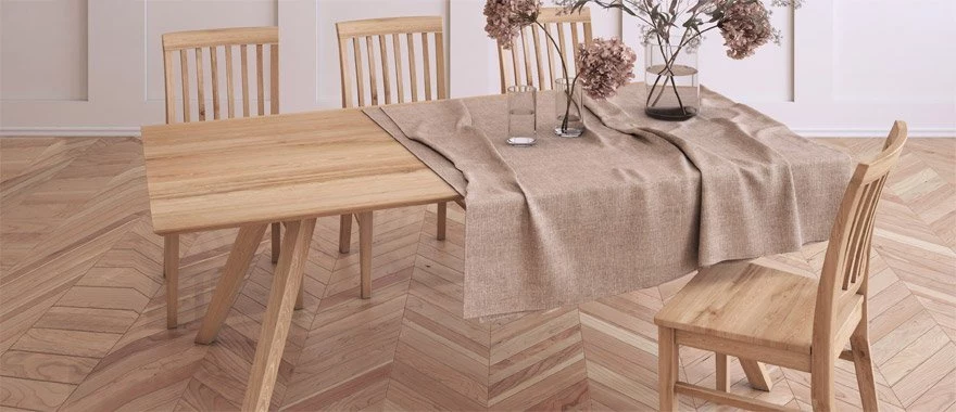 Krzesła dębowe z drewnianym siedziskiem i stół dębowy