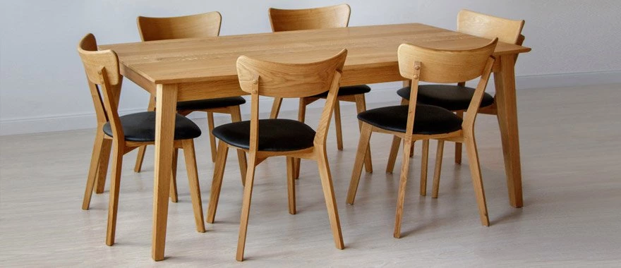 Stół dębowy z krzesłami dębowymi