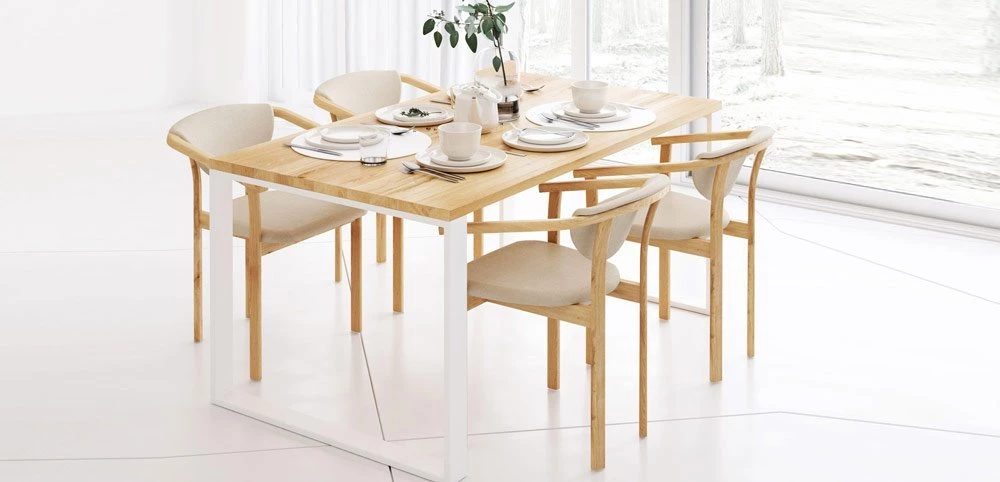 Stół dębowy na białych metalowych nogach jadalnia
