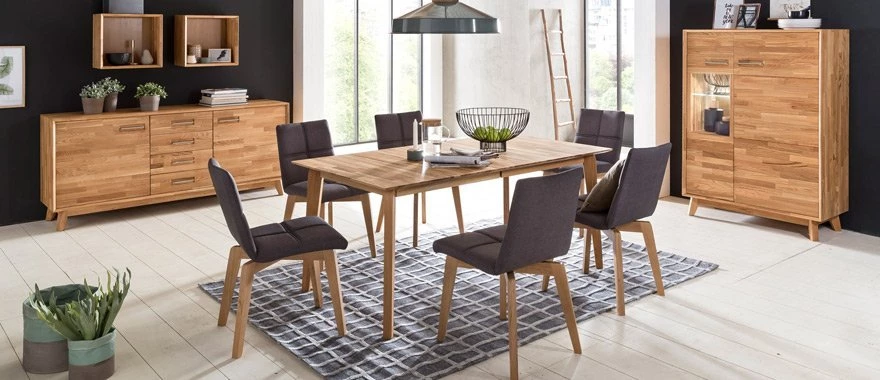 Krzesła tapicerowane i stół dębowy